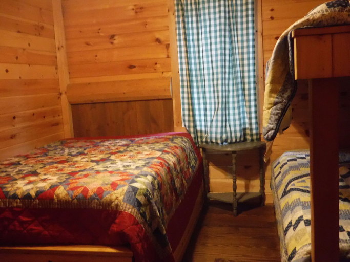 Bedroom, Riverbay Adventure Inn, Saint Lawrence