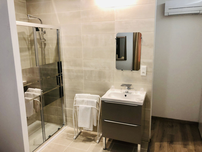 Bathroom 4, Pavillon Fani, Puy-de-Dôme