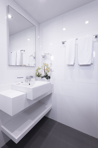 Bathroom 4, 35 Rooms, Beirut