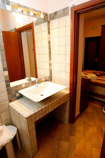 Bathroom 5, B&B Luana Inn Airport, Rome