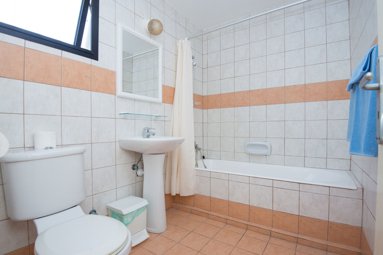 Bathroom 3, Kkaras Hotel
