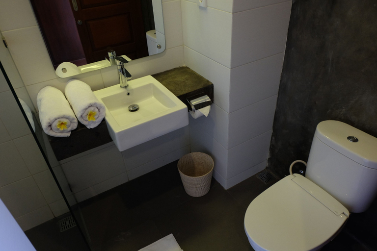 Bathroom 4, Adys Inn, Badung