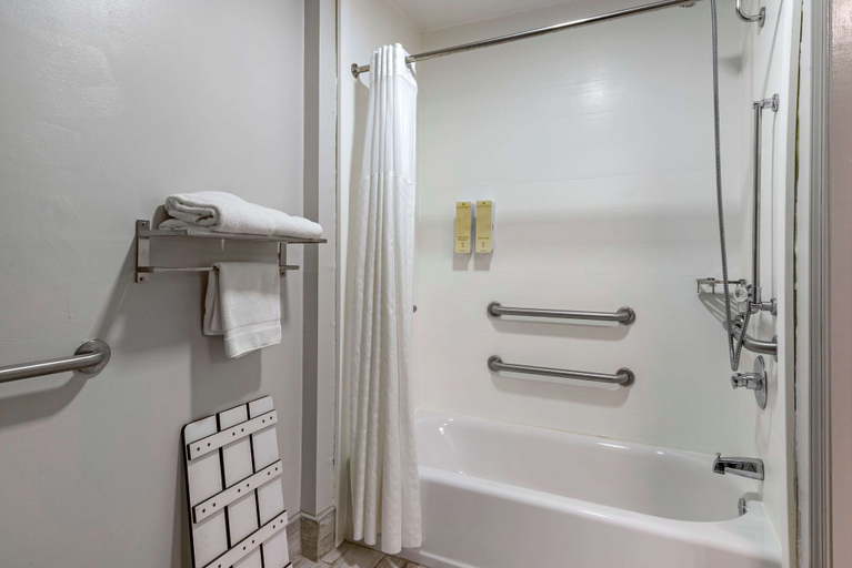 Bathroom 4, Best Western Allatoona Inn & Suites, Bartow
