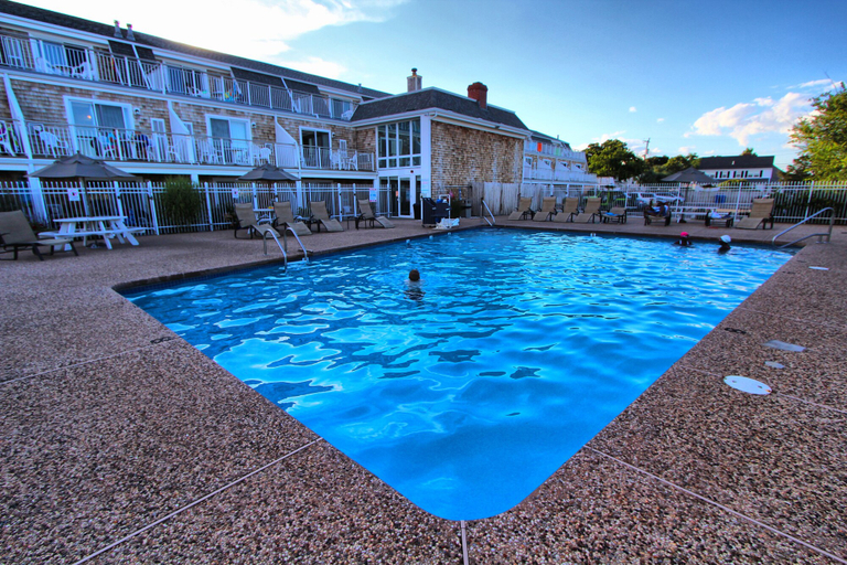 Sport & Beauty 5, InnSeason Resorts Captain's Quarters, Barnstable