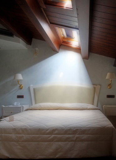 Bedroom 2, Hotel Rojan, L'Aquila