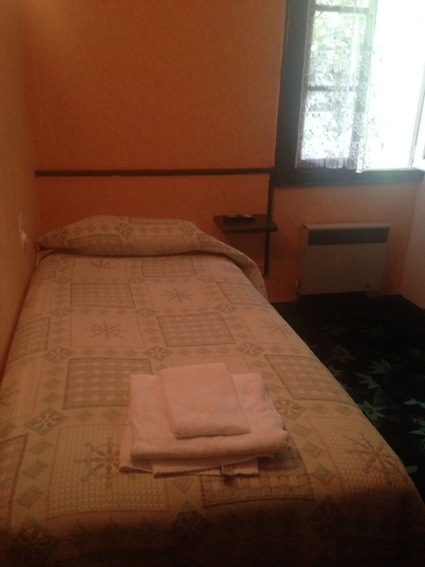 Bedroom 3, Hôtel de Genève, Hautes-Pyrénées