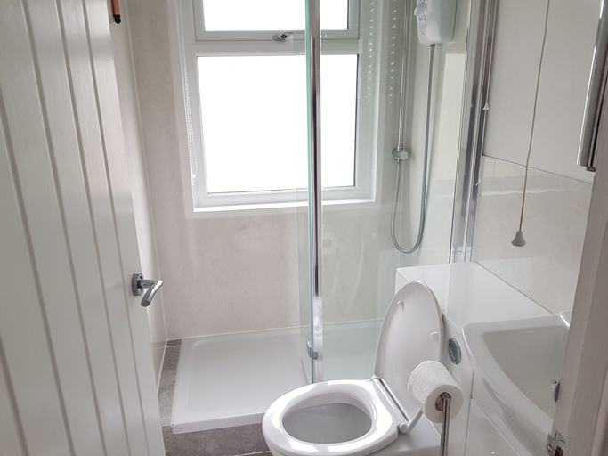 Bathroom, St Ives Holiday Village, Cornwall