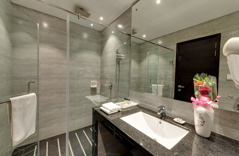 Bathroom 5, Hotel Combermere, Shimla