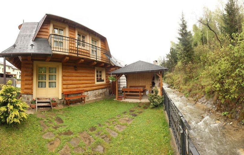 Exterior & Views