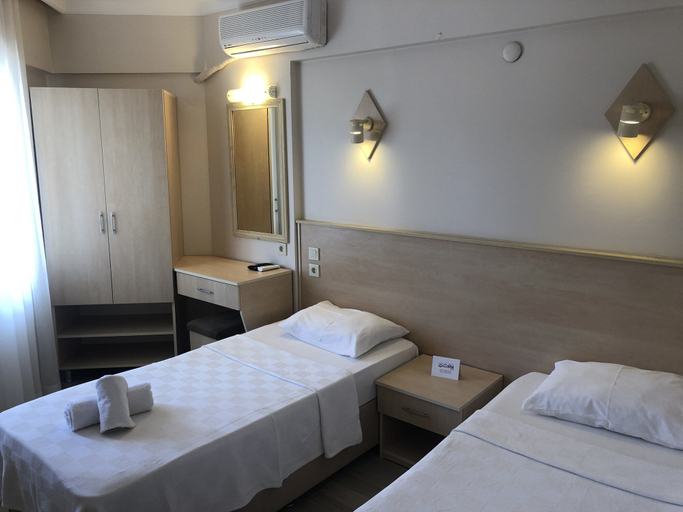 Bedroom 3, Ege Soley Hotel, Ayvalık