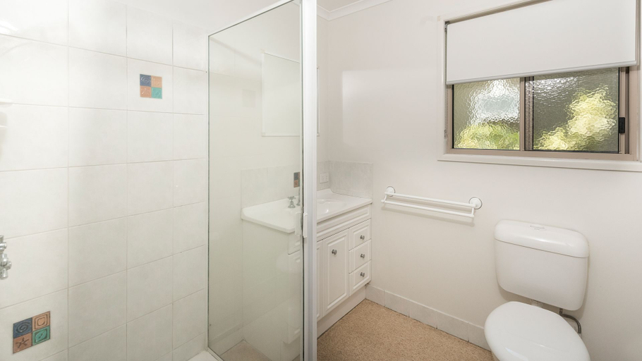 Bathroom 3, NRMA Woodgate Beach Holiday Park, Isis