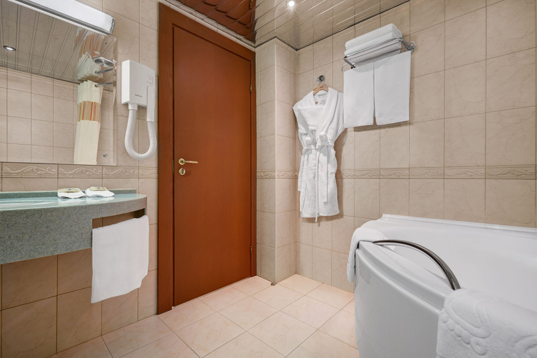 Bathroom 3, Assambleya Nikitskaya Hotel, Central