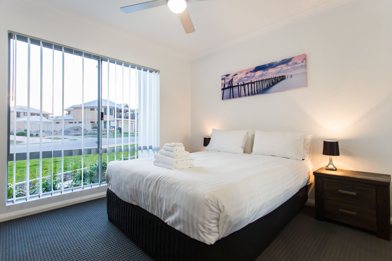 Bedroom, Reflections by Rockingham Apartments, Rockingham