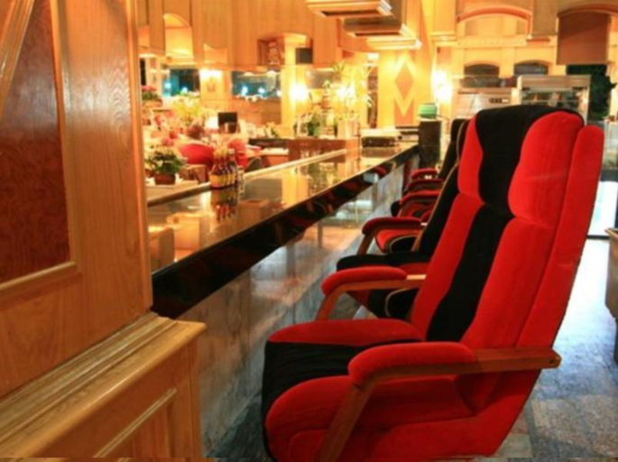 Food & Drinks 4, 13 Coins Ngamwongwan Hotel, Muang Nonthaburi