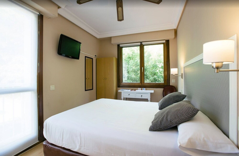 Bedroom 3, Monte Ulia Hotel, Guipúzcoa