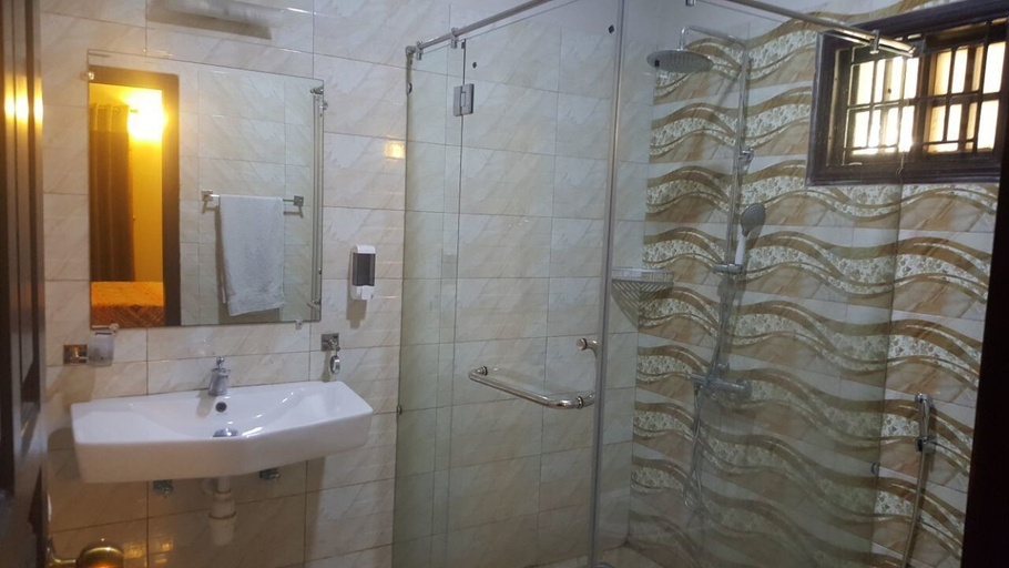 Bathroom, Hotel Cosy Beach Vista, Karachi