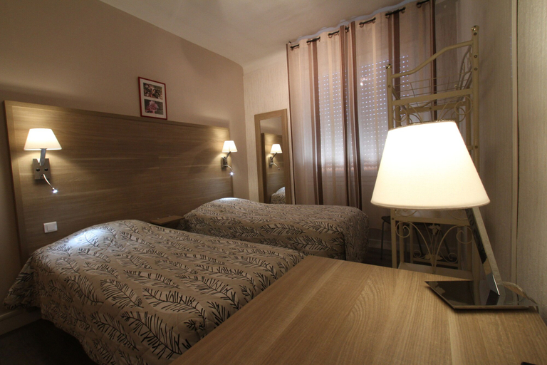 Bedroom 4, Hôtel Le Provencal, Bouches-du-Rhône