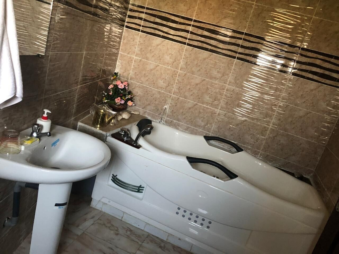 Bathroom 4, Auberge Redaland, Ben Slimane