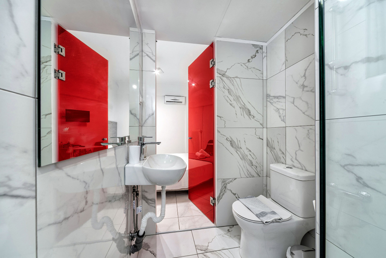Bathroom 3, City Center Studios, Crete