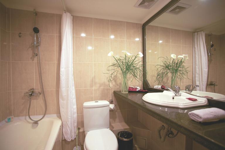 Bathroom, Club Hotel Dostuk, Bishkek