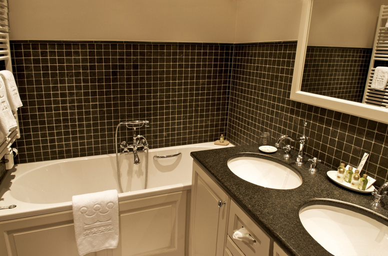 Bathroom 5, Dukes’ Palace Residence – by Dukes’ Hotel Collection, West-Vlaanderen