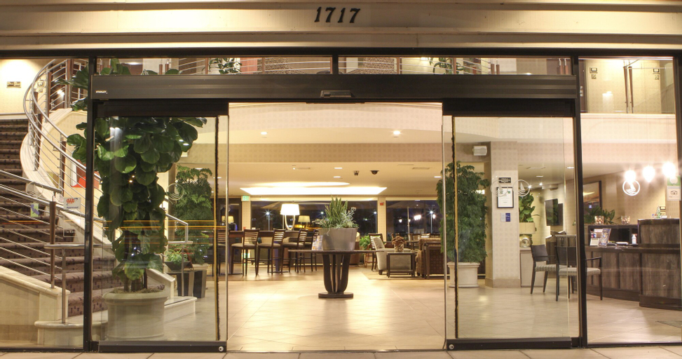 Exterior & Views 16