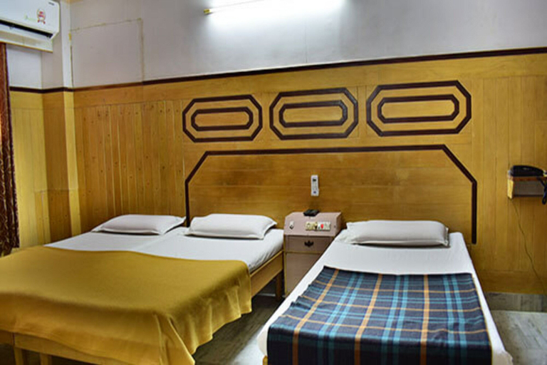 Bedroom 4, Hotel Ramakrishna, Tiruvannamalai