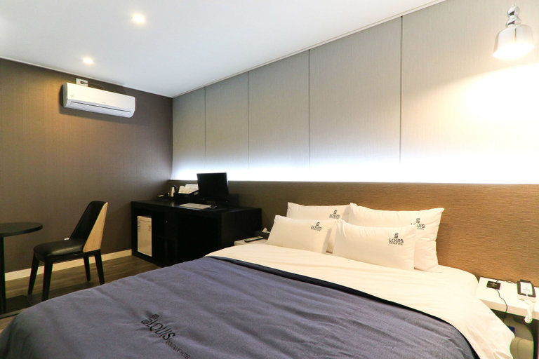 Bedroom 2, Louis Hotel, Sasang