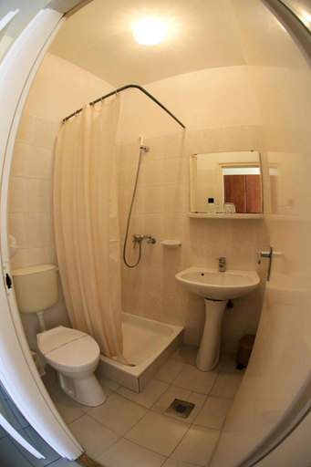 Bathroom 4, Hotel Bara Junior, Budapesti