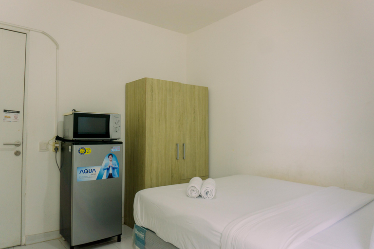 Bedroom 4, Homey and Tidy Studio Room Aeropolis Apartment By Travelio, Tangerang