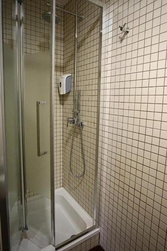 Bathroom 5, Riversuites, Coimbra