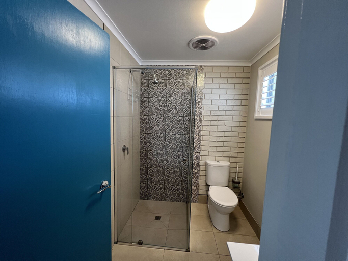 Bathroom 3, Southern Ocean Motor Inn, Corangamite - South