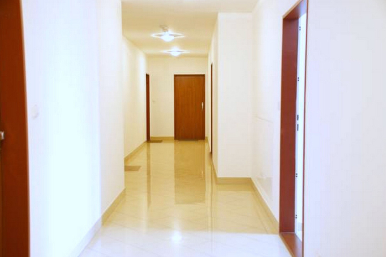 Others 5, A nice place to stay, Praha 18