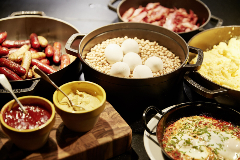 Food & Drinks 9