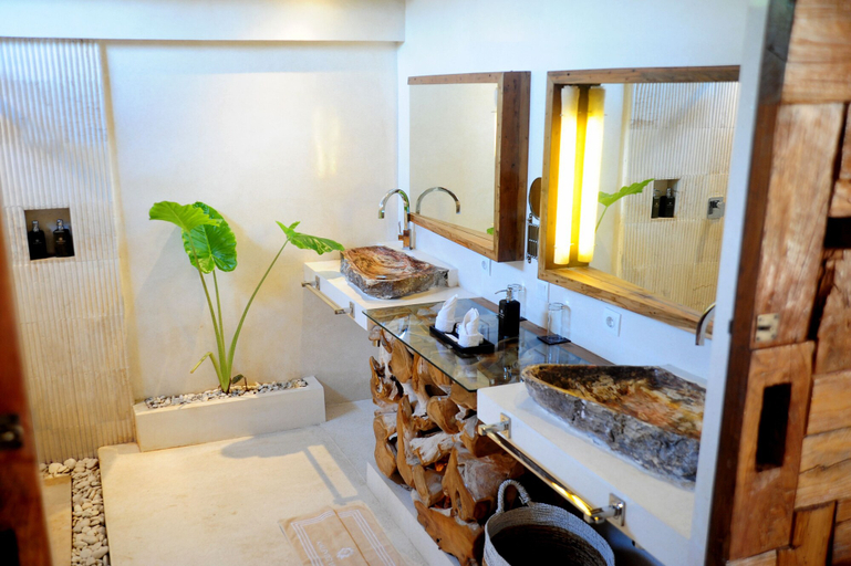 Bathroom 5, Kaleydo Villas, Lombok