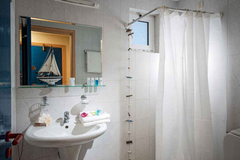 Bathroom 5, Astoria, Crete