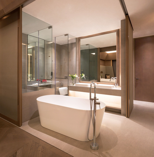 Bathroom 5, The Roseate New Delhi, Delhi