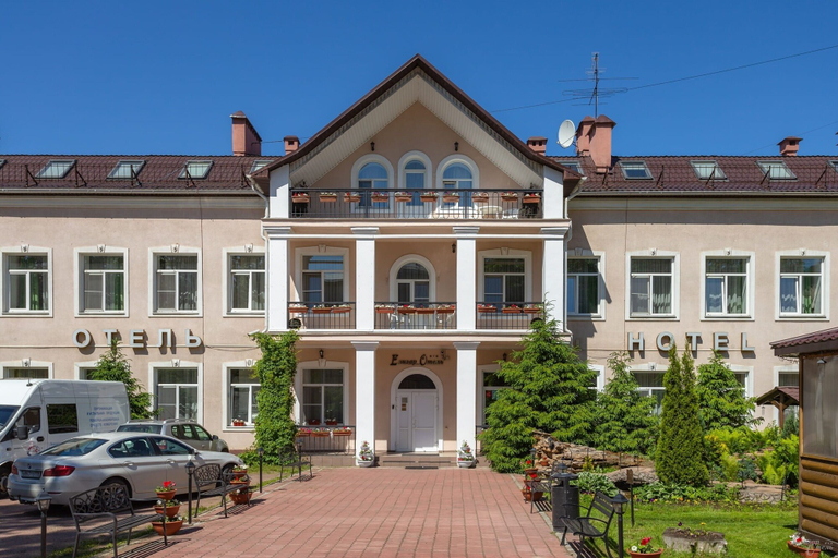 Exterior & Views