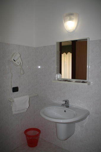 Bathroom 4, Hotel Garden, Foggia