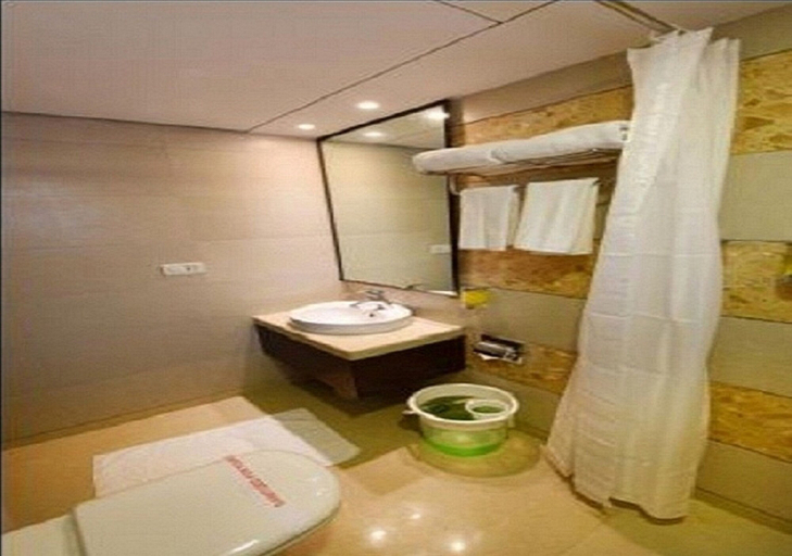 Bathroom 4, The Corporate, Kolkata