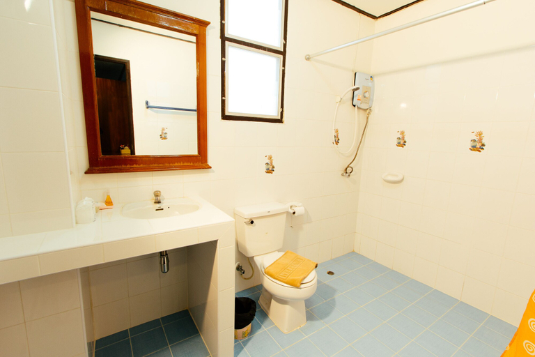 Bathroom 4, Thipurai Annex Hotel, Hua Hin