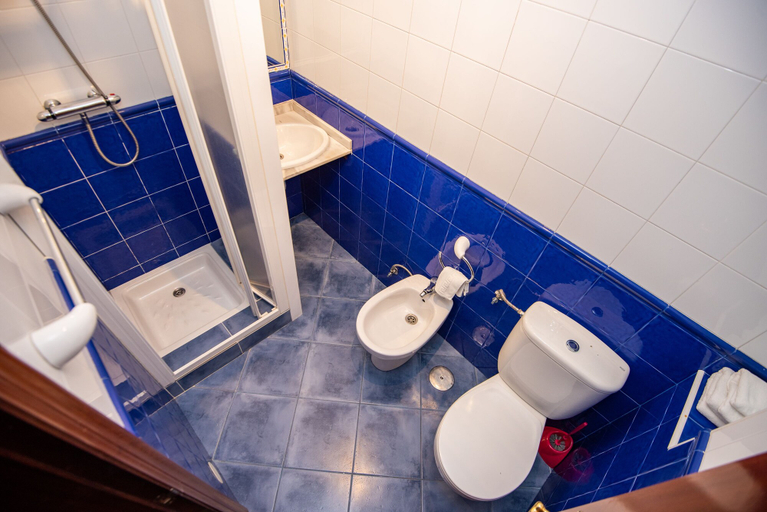 Bathroom 3, Apartamentos Cudillero, Asturias