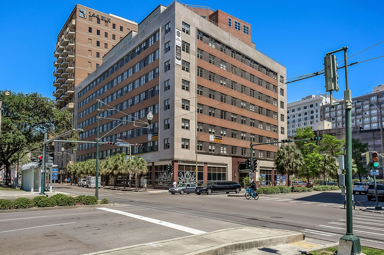 Elegant 2BR condo Walk to French Quarter, Orleans
