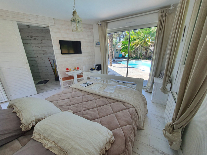 Bedroom 3, Villa Caraîbes, Gironde