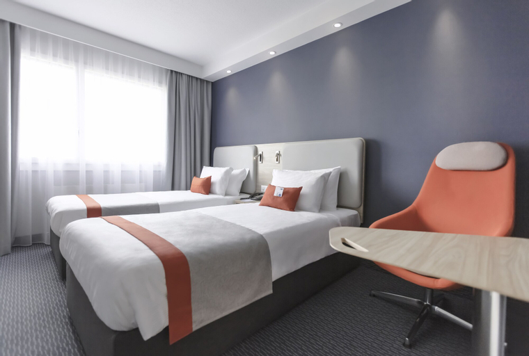 Bedroom 3, Holiday Inn Express Luzern-Neuenkirch, Sursee