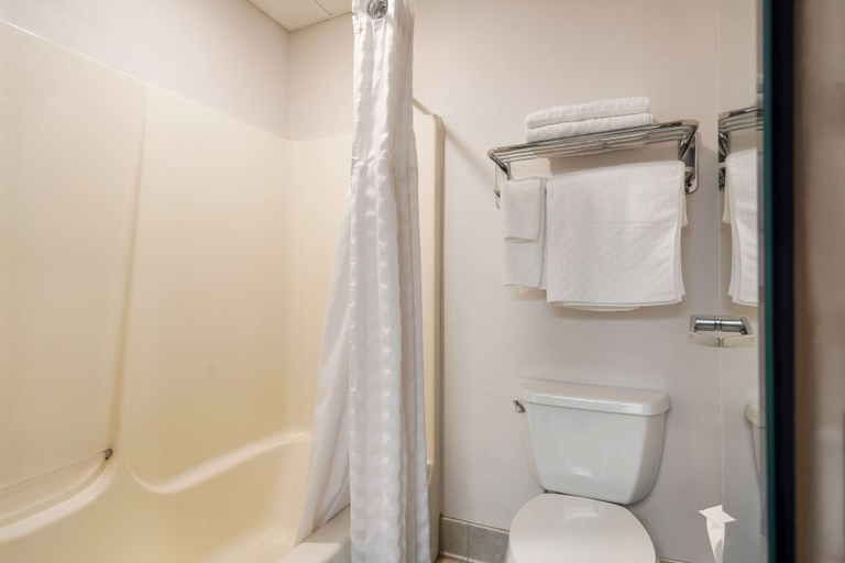 Bathroom 4, Best Western Lock Haven, Clinton