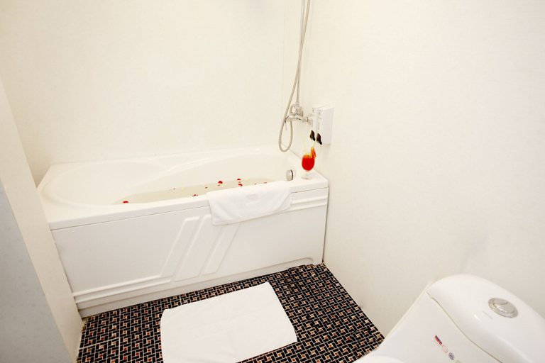 Bathroom 4, Hacinco Hotel, Đống Đa