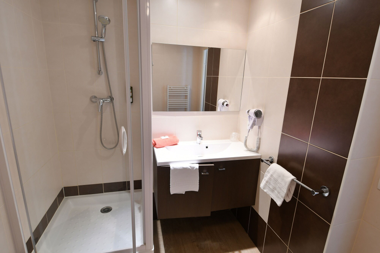 Bathroom 4, Appart Hôtel Mer & Golf City Bordeaux Bruges, Gironde