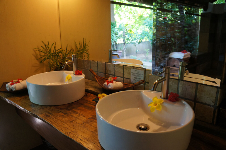 Bathroom 5, Koyao Bay Pavilions, Ko Yao District