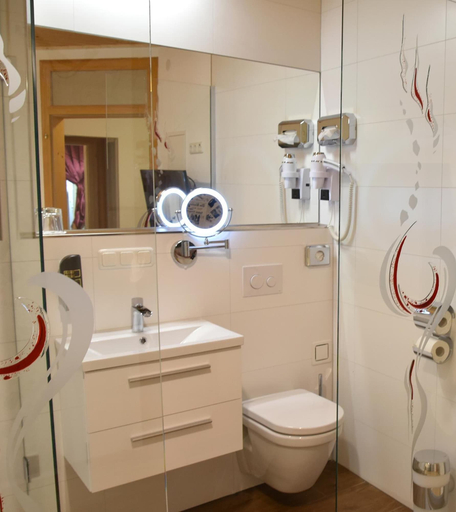 Bathroom 4, Hotel Torwirt, Wolfsberg